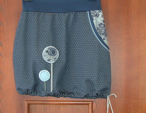 Puntíkatá s květovanou kapsou — foto 2