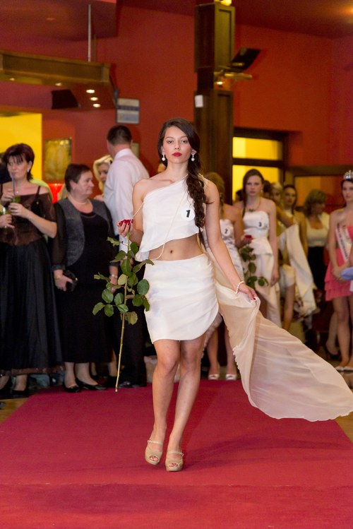 Krátké svatební šaty "Ester" — foto 2