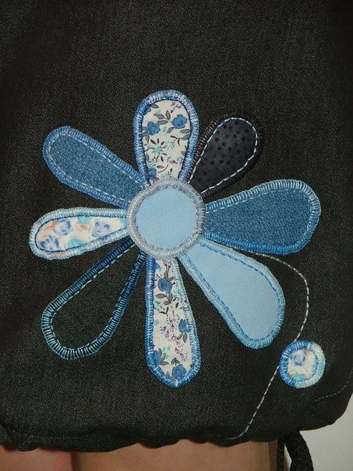 Černá s modrým květem — foto 3