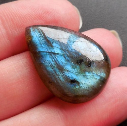 Labradorit - kabošon (27x 18 x 6 mm) — foto 2