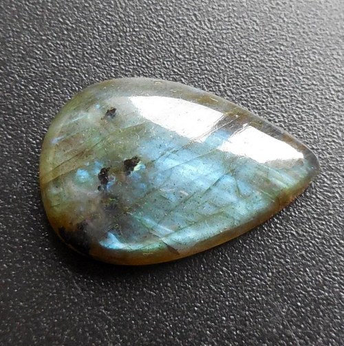 Labradorit - kabošon (27x 18 x 6 mm) — foto 4