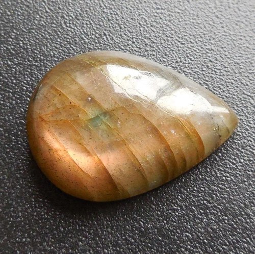 Labradorit - kabošon (23 x 17 x 7 mm) — foto 3