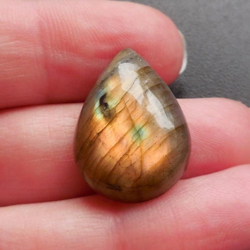 Labradorit - kabošon (23 x 17 x 7 mm) — foto 5