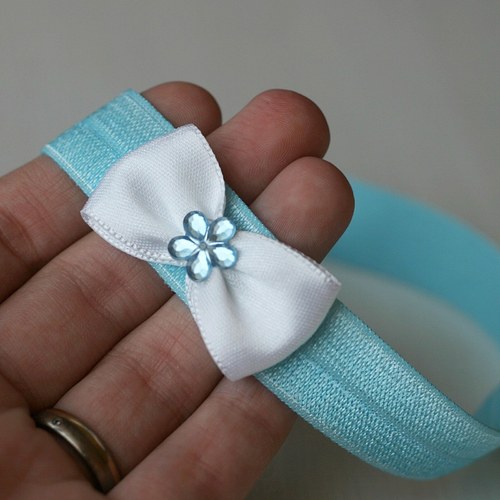 Čelenka pro newborn - bílá mašlička — foto 2