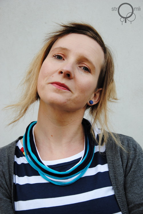 Náhrdelník bílo-modro-tyrkysový — foto 2