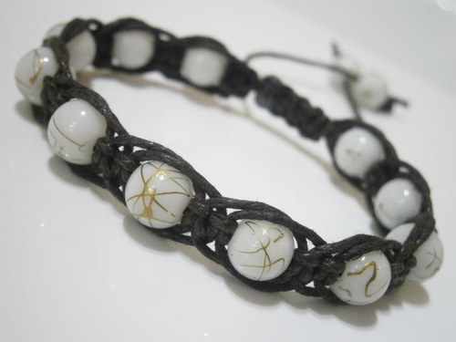 Hnědý náramek (macramé) — foto 3