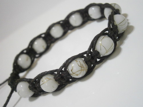 Hnědý náramek (macramé) — foto 4