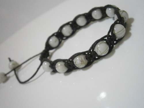 Hnědý náramek (macramé) — foto 5