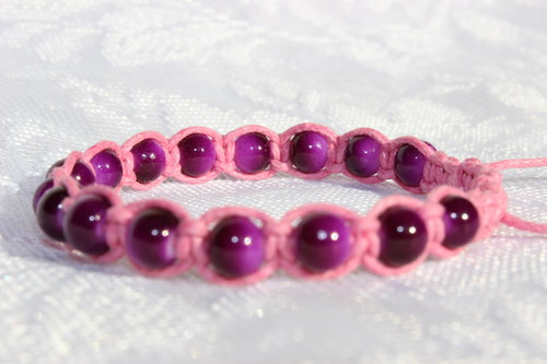 Růžovofialový.. Náramek macramé — foto 2