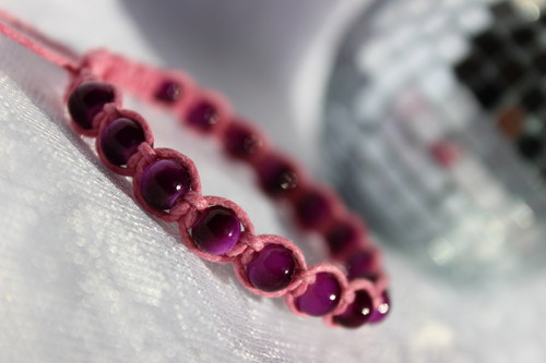Růžovofialový.. Náramek macramé — foto 6