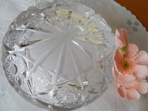 Překrásný broušený popelník — foto 2