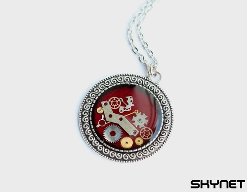 Červený amulet — foto 2