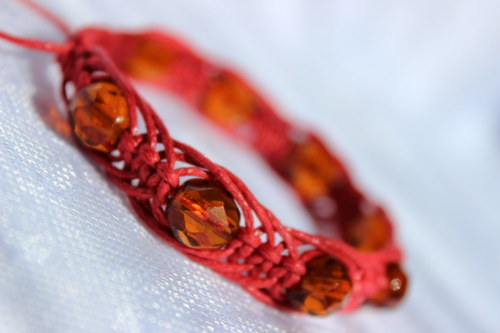 Červenohnědý.. Náramek macramé — foto 3