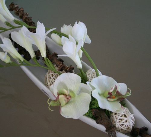 Lodička s fréziemi a orchidejemi — foto 2