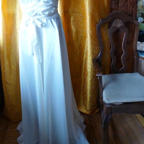 Smetanové dlouhé plesovky — foto 4