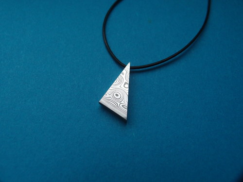 Damasteel Přívěsek Triangl II — foto 3