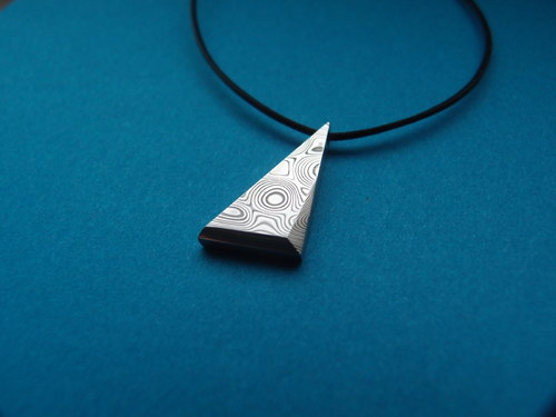 Damasteel Přívěsek Triangl II — foto 4