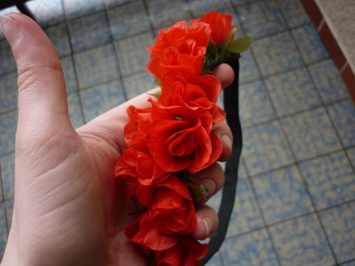 Čelenka s rudými květy — foto 2