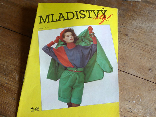 Mladistvý styl ... MONA — foto 2