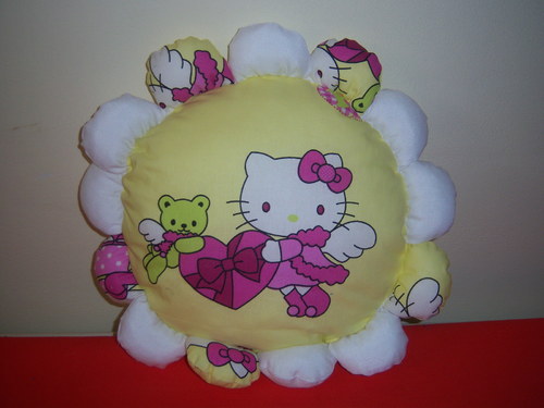 Polštářek kytička - HELLO KITTY — foto 2