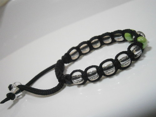 Náramek ze skleněných korálků (macramé) — foto 5