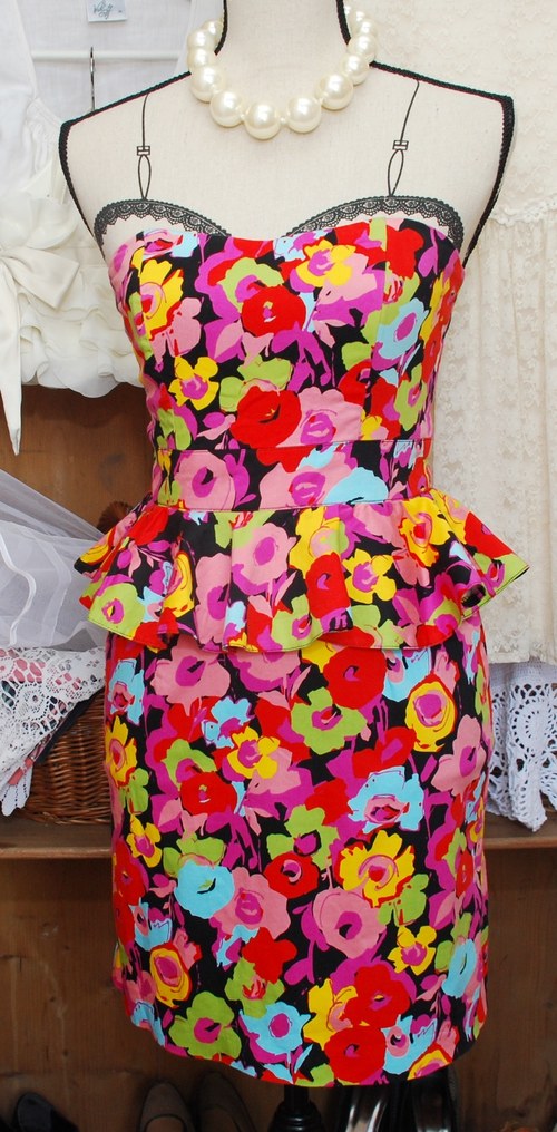 Barevné letní šaty v retro stylu — foto 2