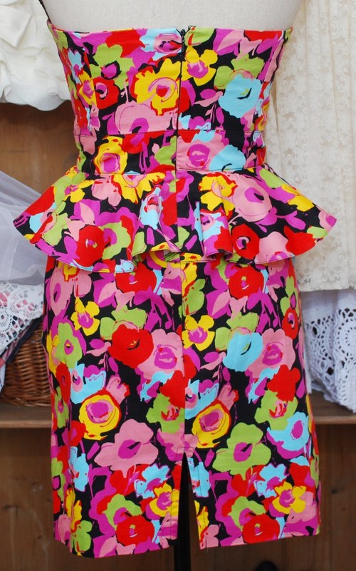 Barevné letní šaty v retro stylu — foto 4