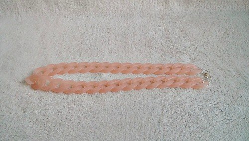 Plastový náhrdelník Rosa — foto 3