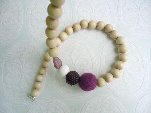 Dřevěné korále ... lavender — foto 2
