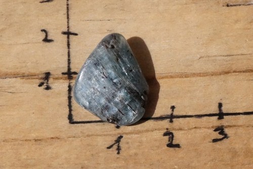 Leštěný disthen - kyanit B8150 — foto 2