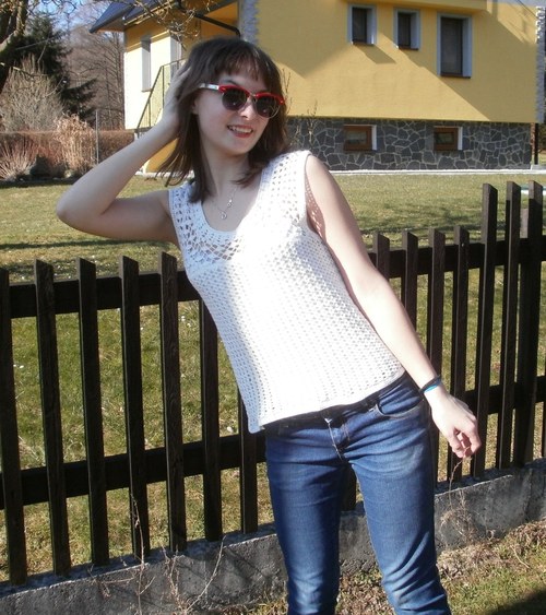 Se vzorovým výstřihem — foto 3