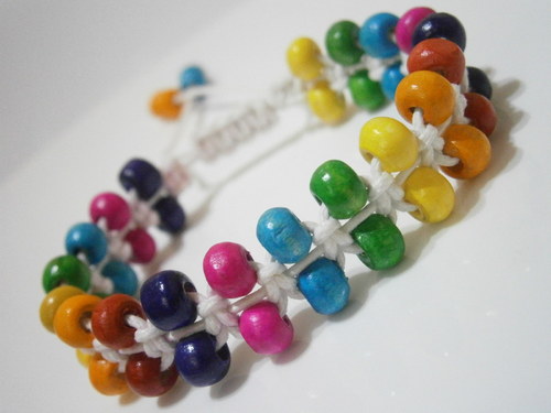 Letní pestrobarevný náramek (macramé) — foto 2