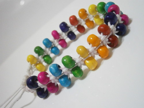 Letní pestrobarevný náramek (macramé) — foto 5