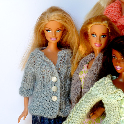 Propínací svetřík pro Barbie — foto 3