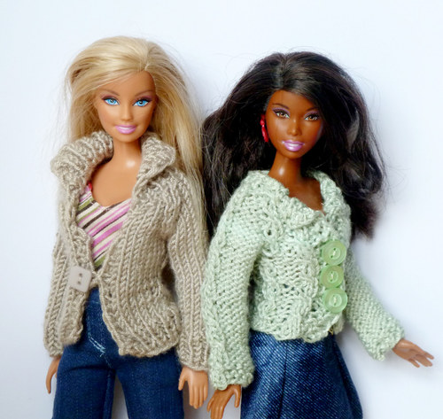 Šedý svetřík pro Barbie — foto 6