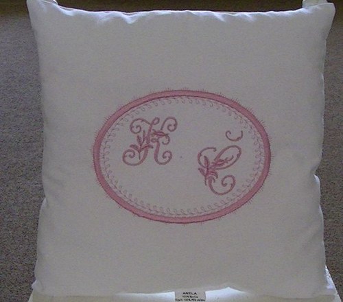 Polštářek s monogramem — foto 4