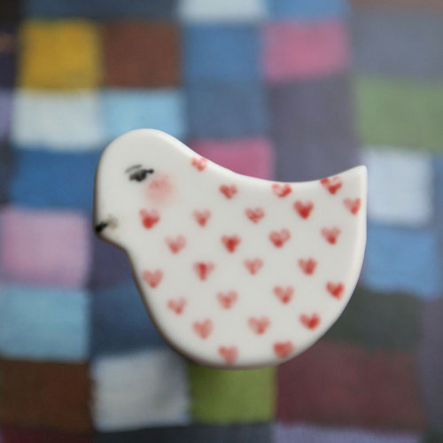 Zamilovanééé l (porcelánová brož) — foto 2