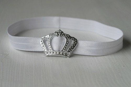 Čelenka pro newborn - bílá s korunkou — foto 3