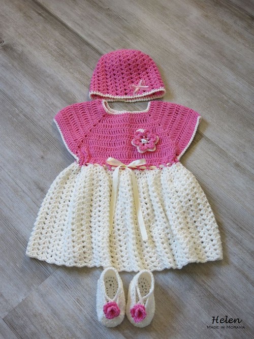 Háčkovaná soupravička pro miminka Hello Kitty — foto 3
