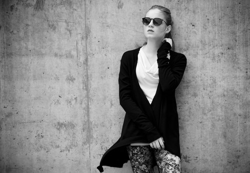 SLEVA 30% - Arum - dámský oversize svetr — foto 2