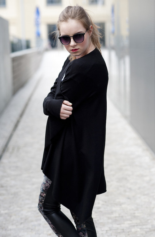 SLEVA 30% - Arum - dámský oversize svetr — foto 3
