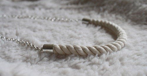 Náhrdelník - white - silver — foto 2