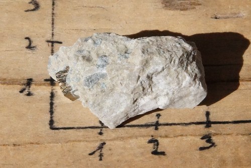Pyrit v mateční hornině B8500 — foto 3