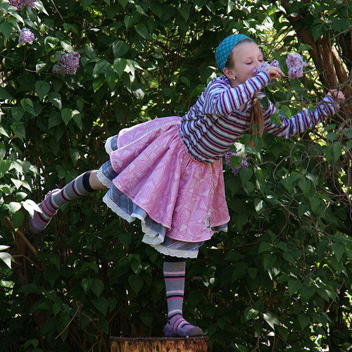 ...májová ..točící holčičí suknička vel. 6-10 let — foto 4