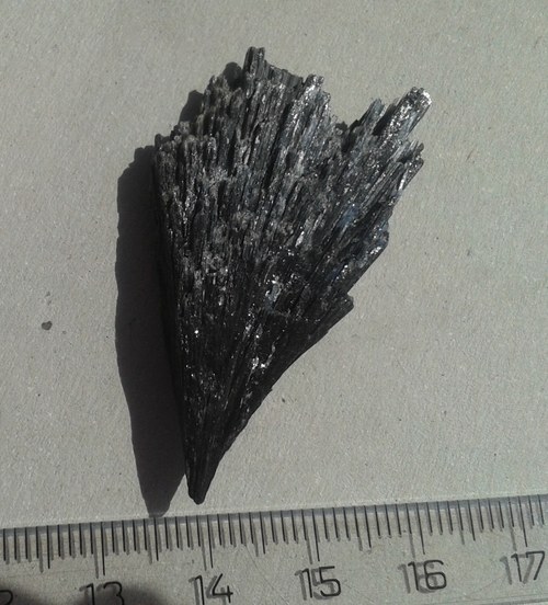 Kyanit černý L- 46 — foto 2
