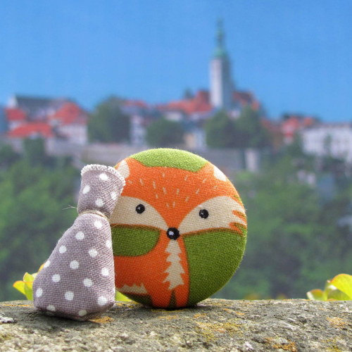 Běží liška k Táboru - knoflík — foto 2
