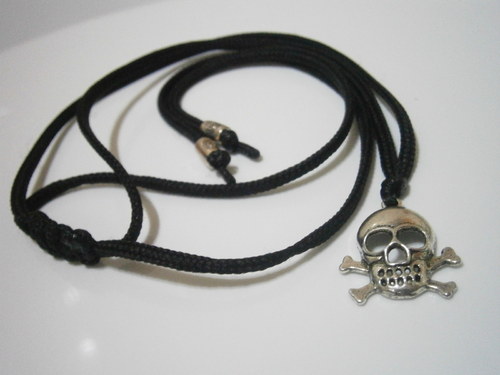 Náhrdelník s lebkou - unisex (macramé) — foto 2