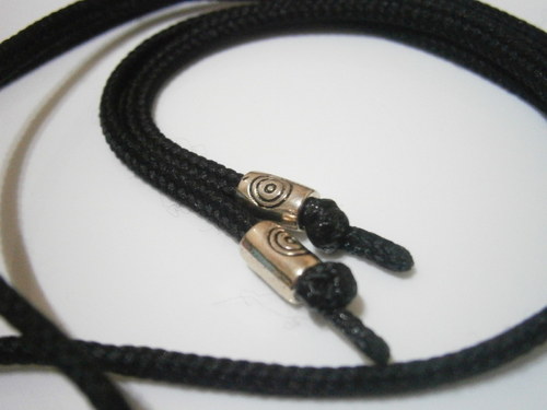 Náhrdelník s lebkou - unisex (macramé) — foto 4