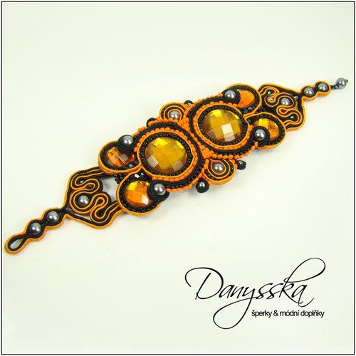 Oranžovočerný soutache náramek — foto 2