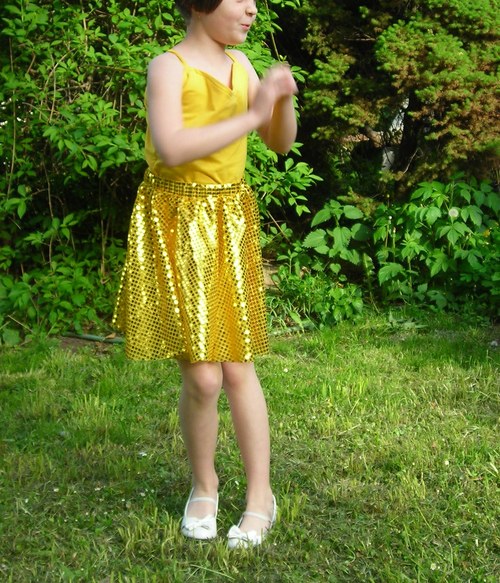 Žlutá flitrová sukýnka — foto 3